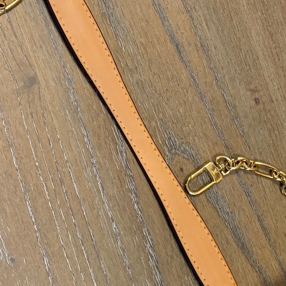 Louis Vuitton Vernis Bel Air Amarante Pouchette - Picture 8 of 15